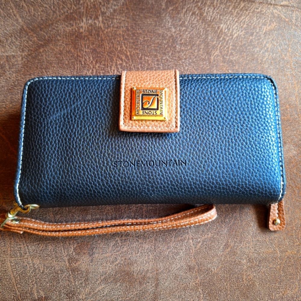 Final Price*** Stone Mountain Navy and Tan Wallet Wristlet